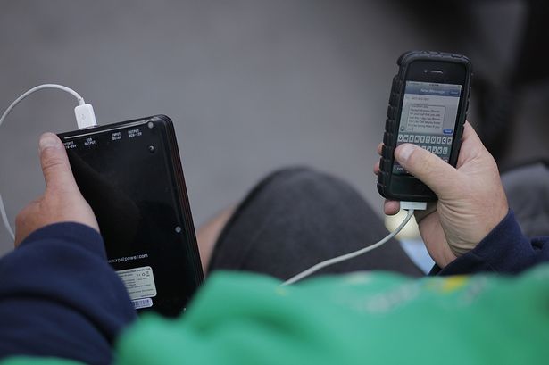 Scientists says that mobile phone can be charged using bacteria from human feces