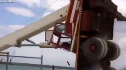 Bizarre footage shows how not load a crane