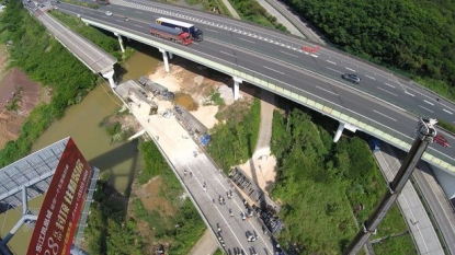 One dead after a busy motorway bridge collapsed