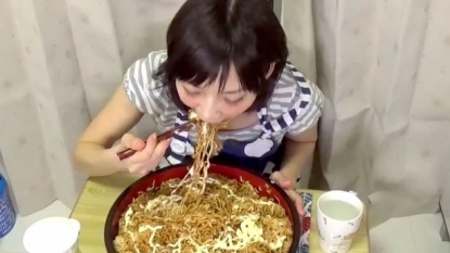Woman eats 4 KG of noodles in just three minutes