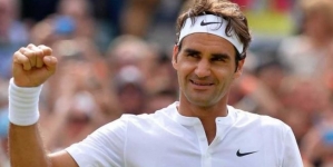Wimbledon: Roger Federer beats Andy Murray to reach 10th Wimbledon final