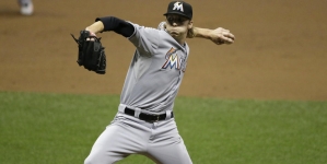 David Phelps done for season with fractured right forearm