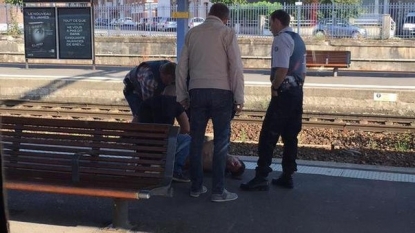 Gunman on French train opens fire, 2 hurt