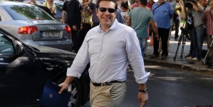 Greek prime minister warns Syriza party about early elections