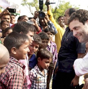 Rahul Gandhi helps injured youth on roadside before catching flight