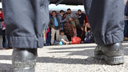 Buses Carrying Refugees Head for Croatia From Serbia, Blic Says