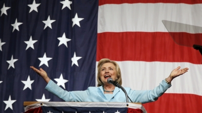 Clinton ‘paid for private email server’