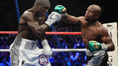 Mayweather Expectedly Beats Berto In Another Lackluster Fashion — Boxing News
