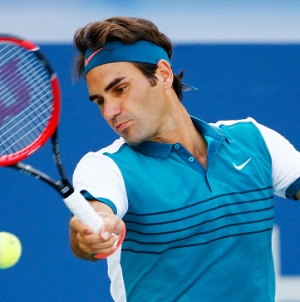 Federer downs Kohlschreiber to make fourth round