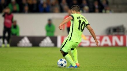 Aguero’s last gasp penalty earns win for City at Gladbach