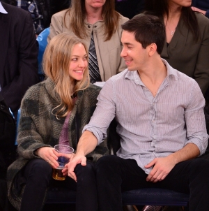 Amanda Seyfried & Justin Long Split After Two Years of Dating