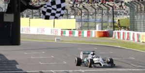 F1: Rosberg “had to avoid collision” at start