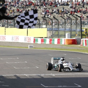 F1: Rosberg “had to avoid collision” at start