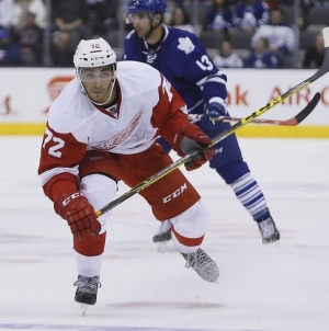 Red Wings double up Maple Leafs 4-2