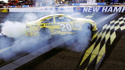 Sprint Cup | Harvick’s gas gaffe allows Kenseth to advance in Chase